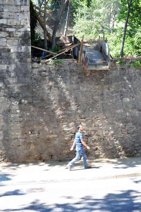 Is that a good place to walk?