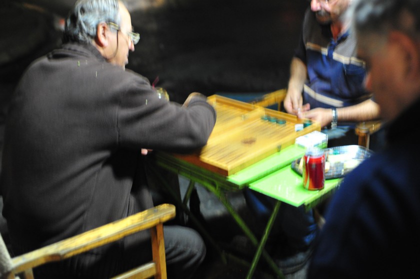 Playing backgammon